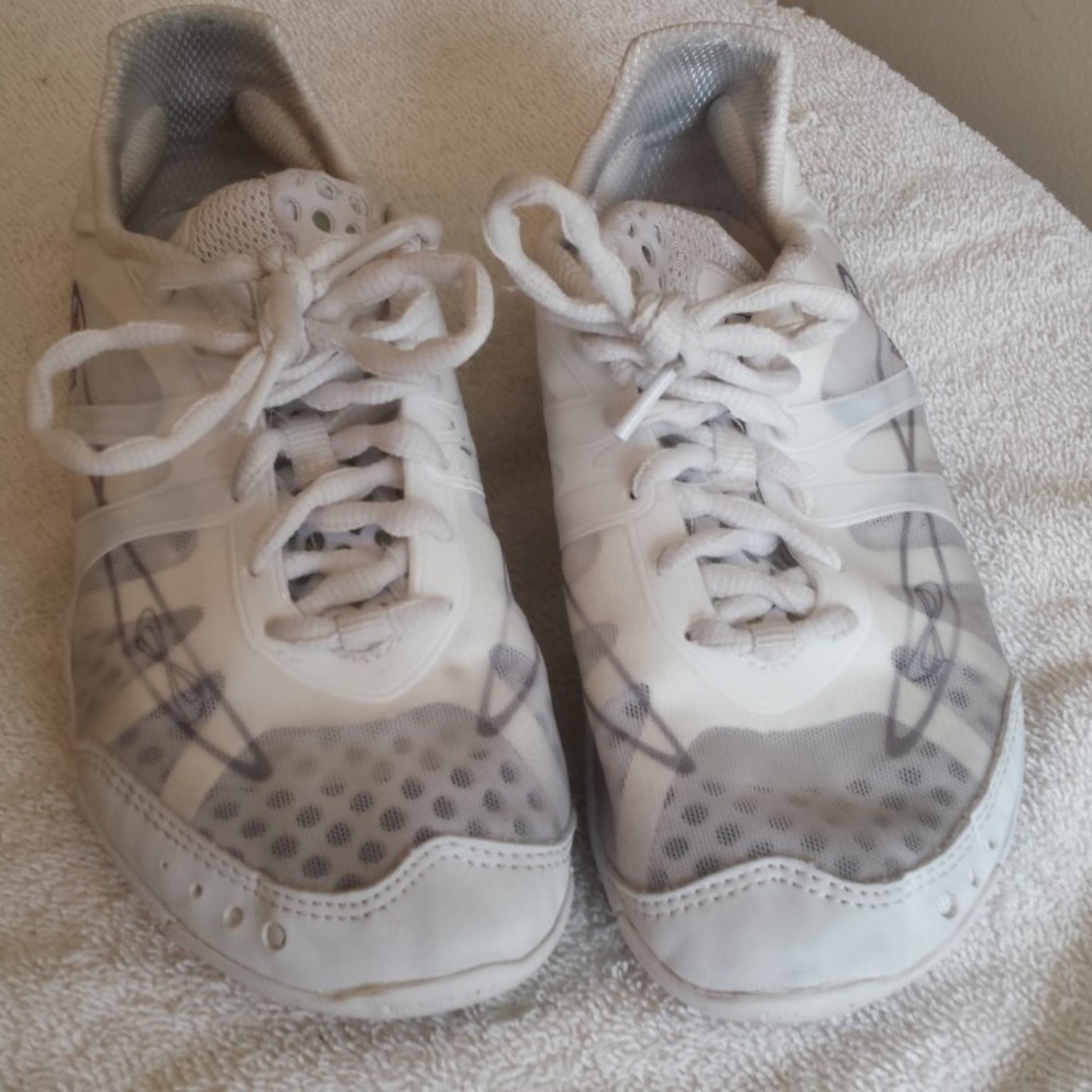 Used Nfinity vengeance cheer shoes size 6.5